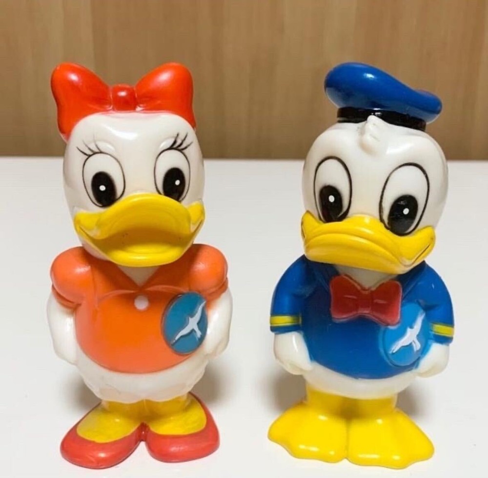 Donald Duck Daisy Mitsubishi Bank Showa Retro Limited Edition Rare Coin